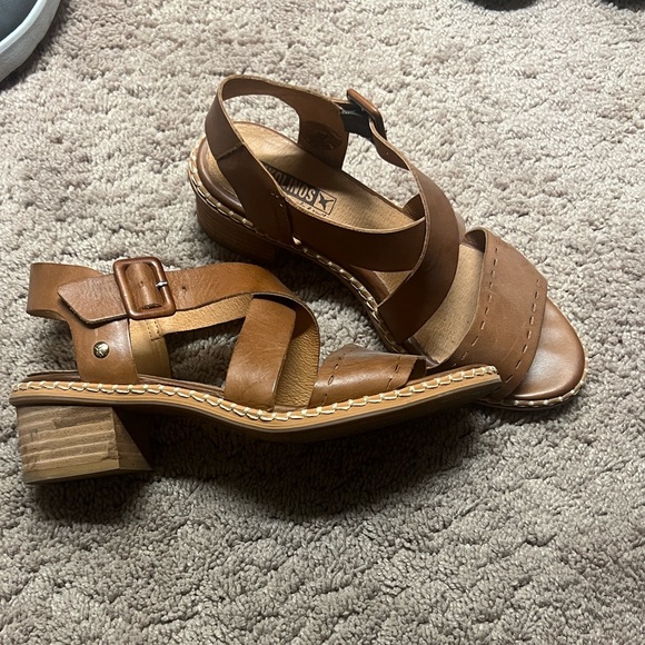 Pikolinos Tan Leather Sandals - Picture 1 of 4